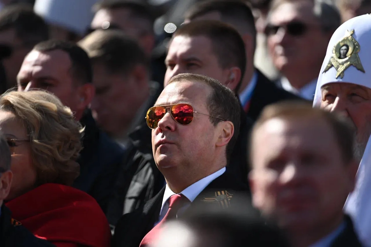 Дмитрий Медведев. Обложка ©  Life.ru