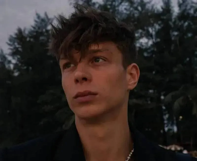 Глеб Калюжный. Обложка © Instagram (признан экстремистской организацией и запрещён на территории РФ) / kalyzhnyy