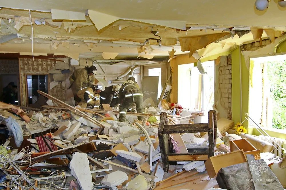 Фото с места разбора завалов в Киевском районе Донецка. Фото © VK / МЧС ДНР