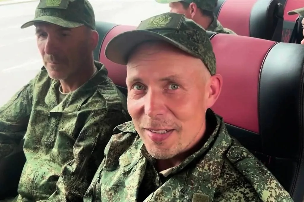 Российские военнослужащие, вернувшиеся из украинского плена. Фото © ТАСС / AP 