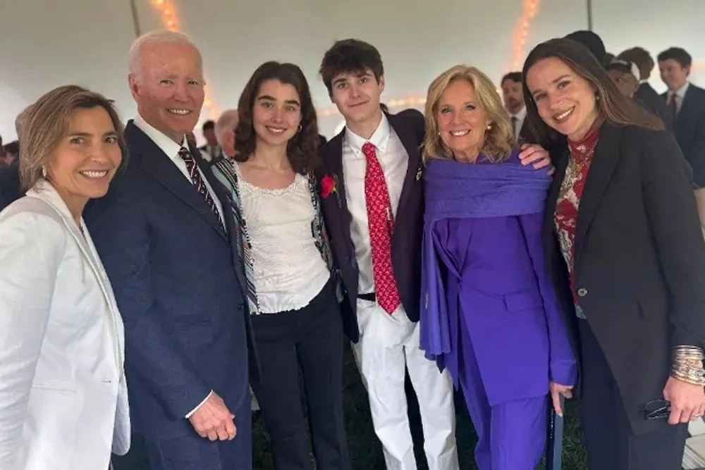 Джо Байден с семьёй. Обложка © Instagram (признан экстремистской организацией и запрещён на территории Российской Федерации) / flotus46archive