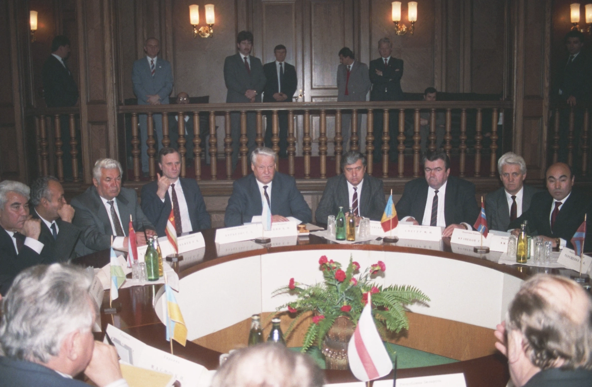 Совещание Совета глав-государств Содружества Независимых Государств. Декабрь, 1991 год. Обложка © ТАСС / Александр Сенцов, Дмитрий Соколов