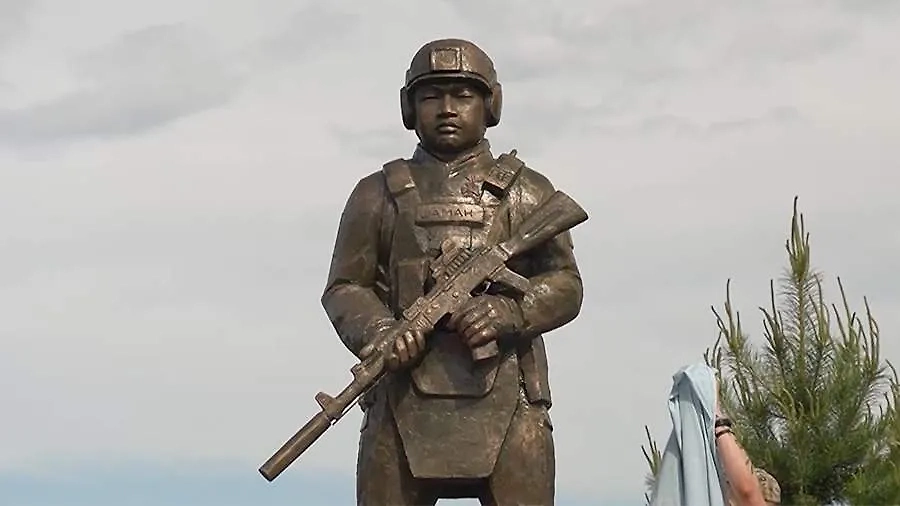 Памятник Шаману в селе Ийи-Тал в Тыве. Обложка © Газета «Известия»