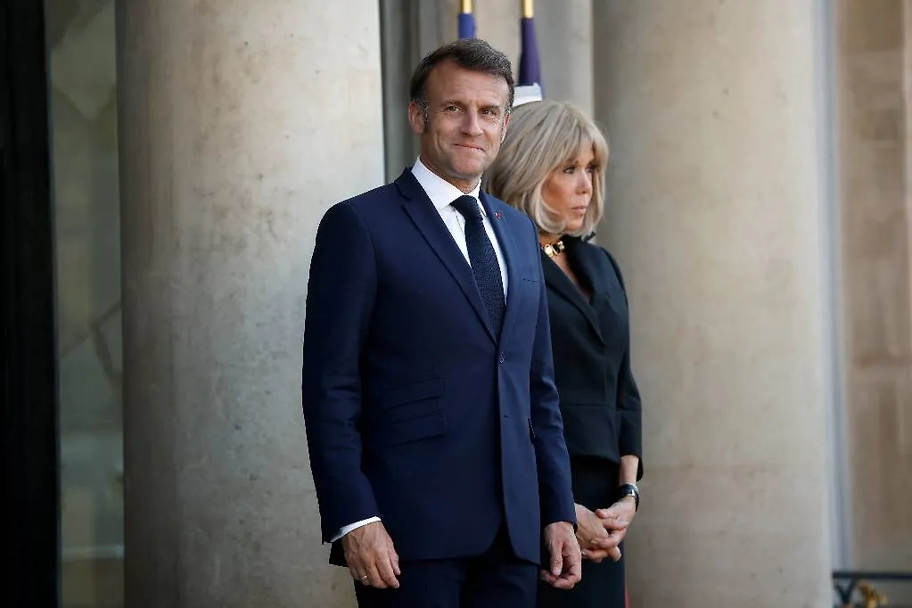 Президент Франции Эмманюэль Макрон и первая леди Франции Брижит Макрон. Обложка © ТАСС/EPA