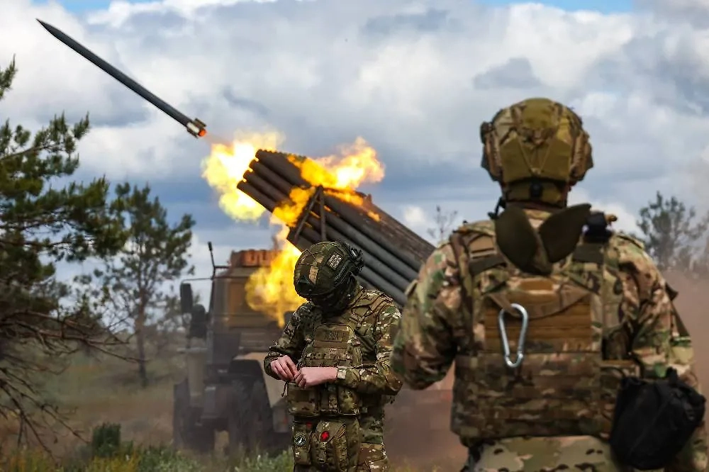 Российские военные уничтожают позиции ВСУ в районе Северска. Обложка © ТАСС / Алексей Коновалов
