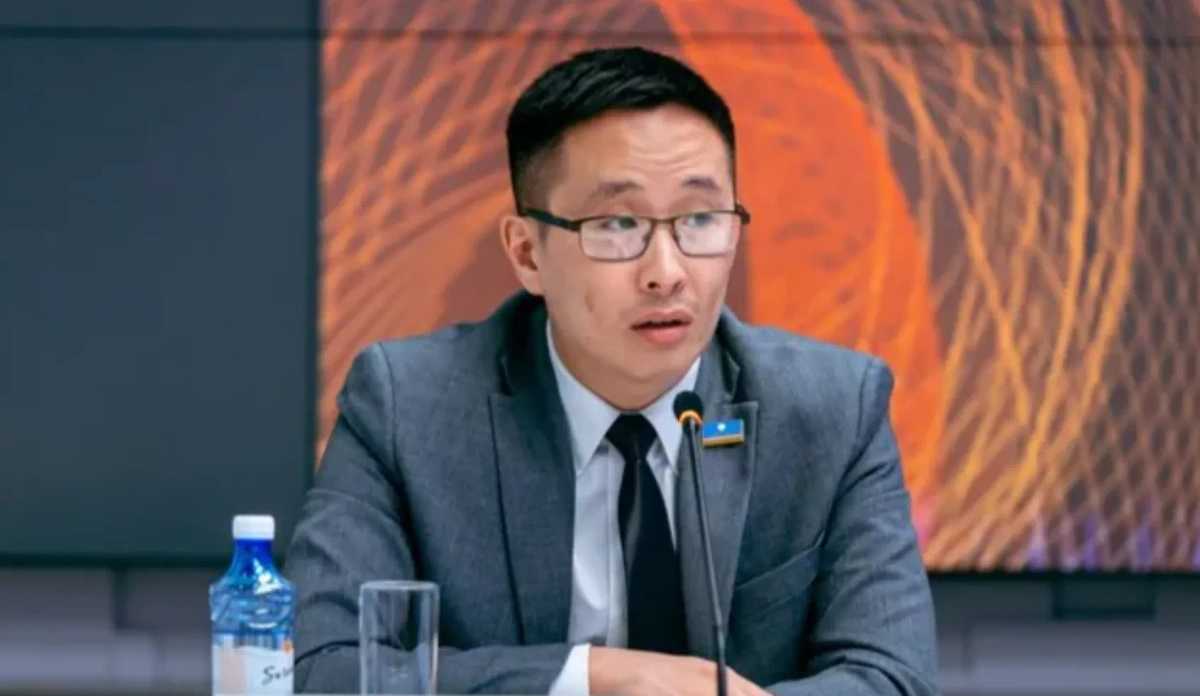 Пётр Шамаев. Обложка © Правительство Республики Саха