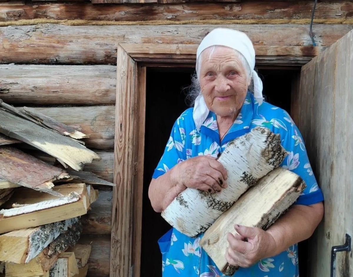 Блогер бабушка Женя. Обложка © VK / Евгения Семёнова Бабушка Женя 