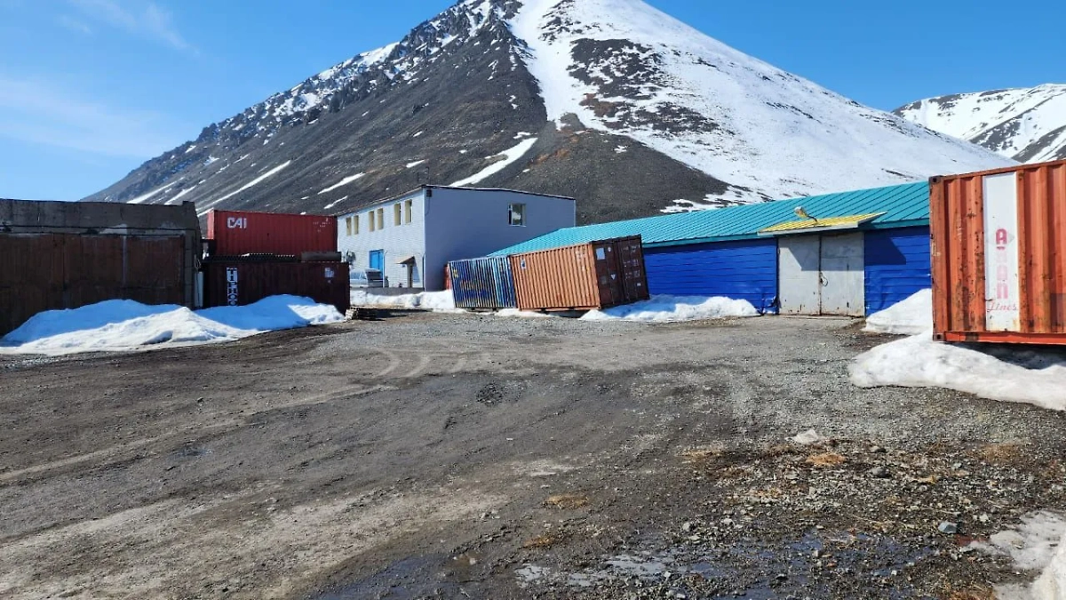 Тело новорождённой девочки нашли на производственной территории АО «Чукотская торговая компания». Обложка © Telegram / СУ СК России по Чукотскому АО