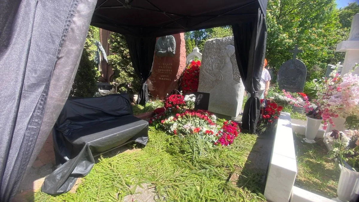 Юрия Григоровича похоронили на Новодевичьем кладбище. Фото © Life.ru