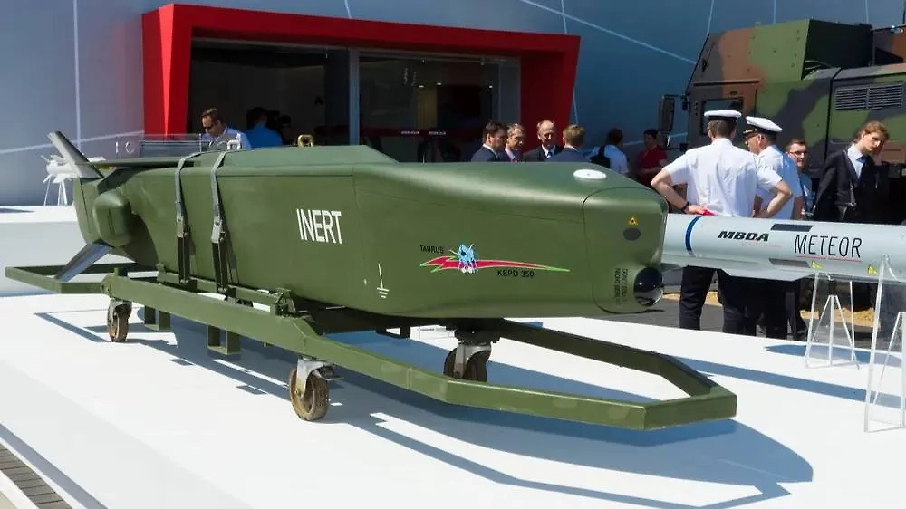 Ракета Taurus. Обложка © Shutterstock / FOTODOM / Sergey Kohl