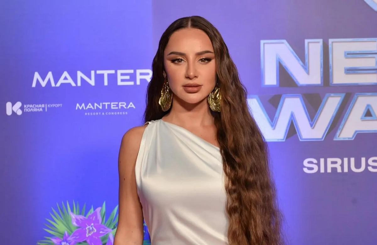 Анна Асти. Обложка © Instagram (признан экстремистской организацией и запрещён на территории Российской Федерации) / Asti