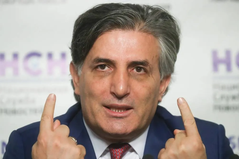 Эльман Пашаев. Обложка © ТАСС /Сергей Савостьянов