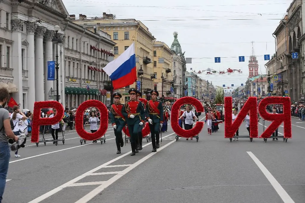 Празднование Дня России в Санкт-Петербурге. Фото © ТАСС / Александр Демьянчук