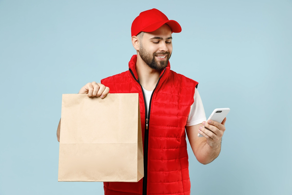 Курьер. Обложка © Shutterstock / FOTODOM ViDI Studio