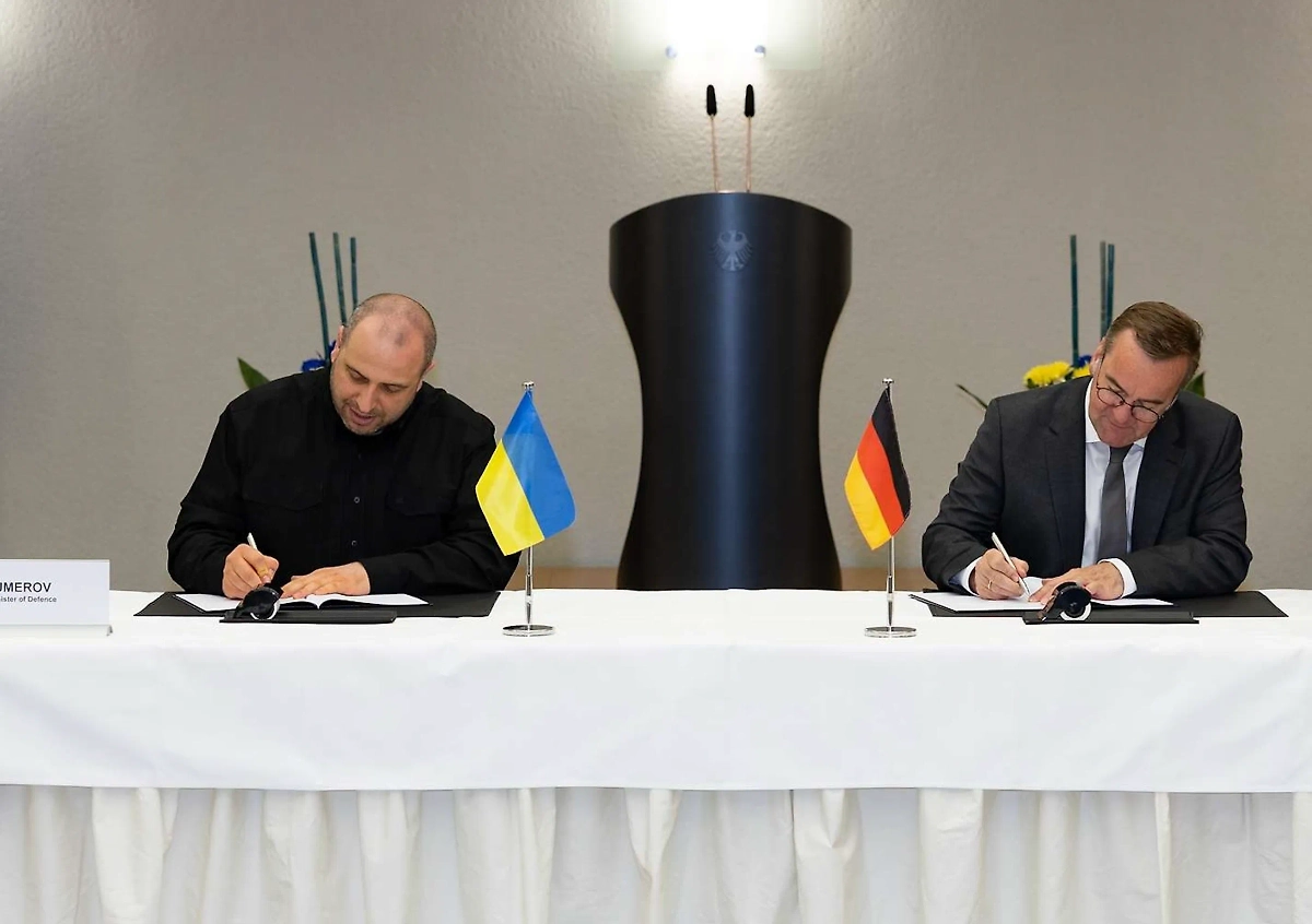 Борис Писториус и Рустем Умеров. Обложка © Bundeswehr/Christoph Kassette