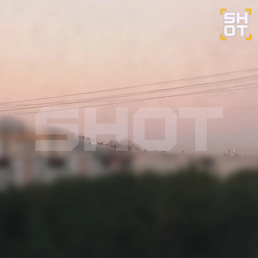 Дым над промзоной Зеленограда. Фото © Telegram / SHOT