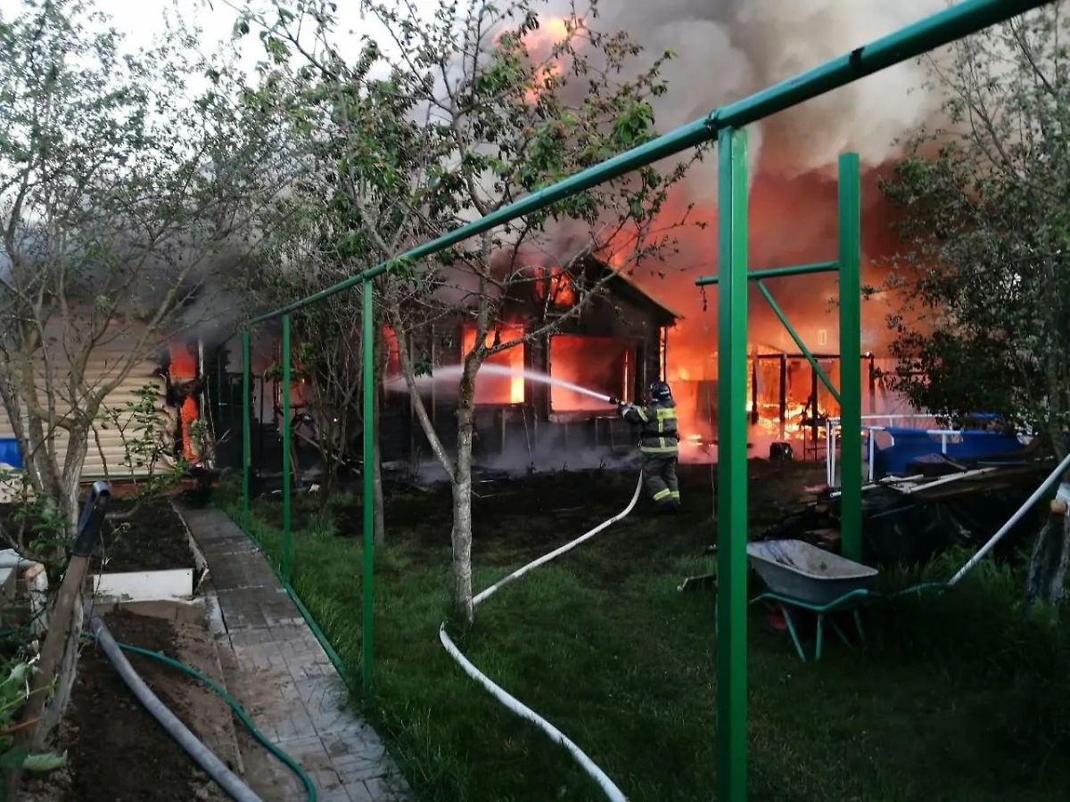 Повреждённый дом в Чехове. Обложка © Telegram / Воробьёв LIVE