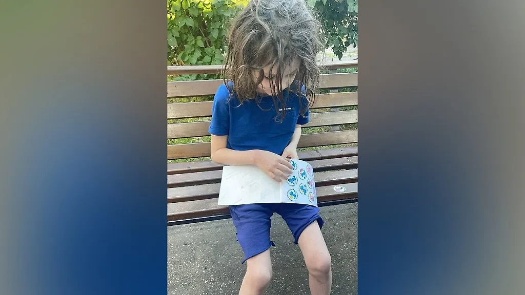 Мальчика-маугли впервые вывели на улицу. Обложка © Telegram / Прокуратура Краснодарского края
