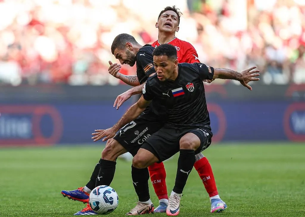 Фрагмент матча между «Химками» и «Спартаком» в рамках 30-го РПЛ-2024/25. Обложка © ТАСС / Александр Щербак