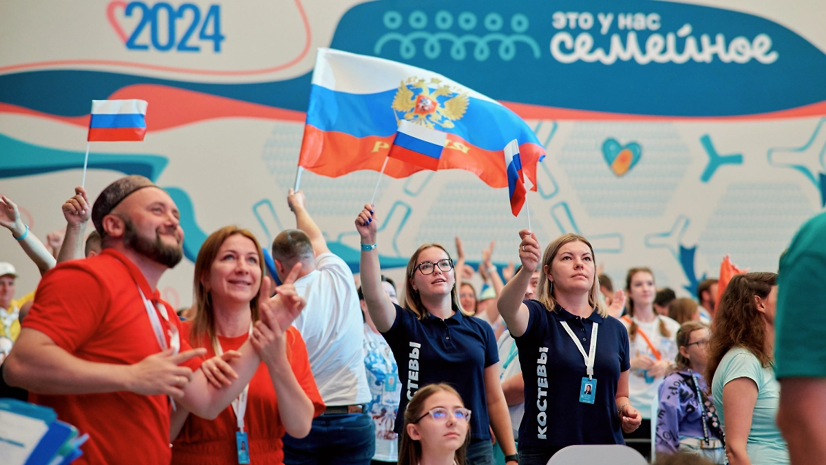 Участники конкурса «Это у нас семейное». Обложка © Предоставлено Life.ru