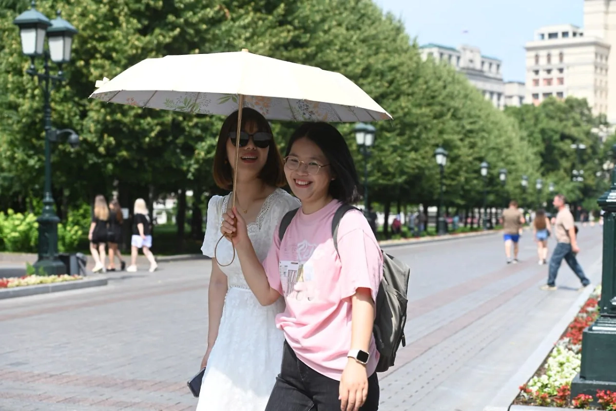 Зарубежных туристов в Москве стало больше. Обложка © Life.ru