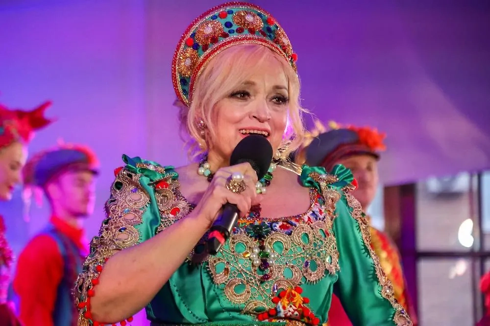 Благодаря песне «Плывёт веночек» и коротким видео Надежда Кадышева завоевала сердца поколения альфа. Фото © ТАСС / Алексей Белкин