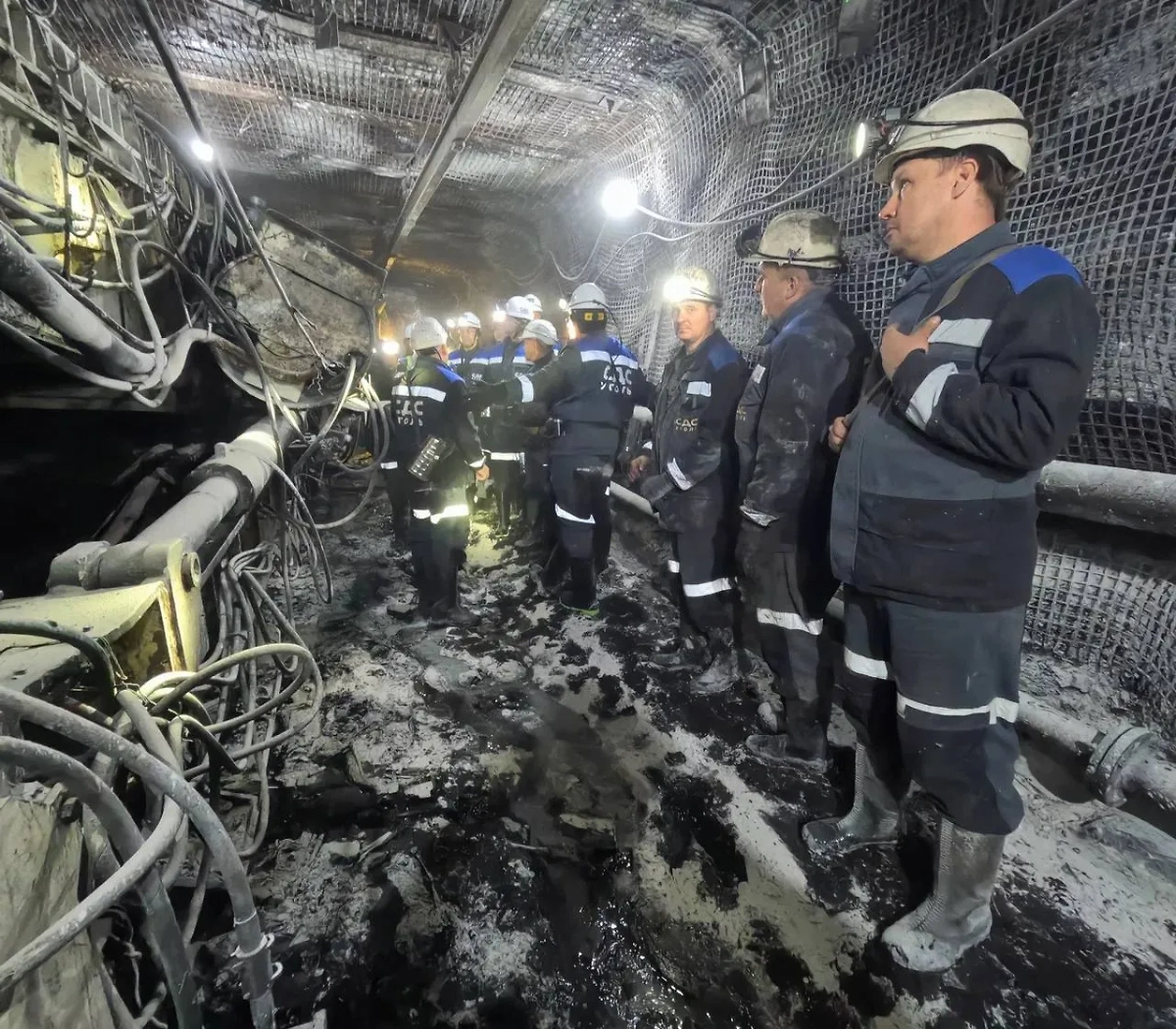 Губернатор Кузбасса Илья Середюк в очистном забое шахты «Южная». Обложка © Telegram / Илья Середюк