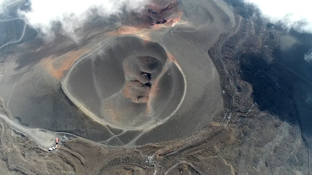 Древний вулканический кратер. Обложка © Shutterstock / FOTODOM / GLF Media