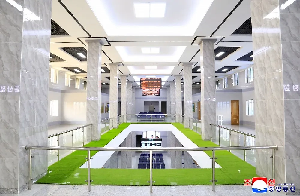 Обновлённая ж/д станция КНДР на границе с Россией. Обложка © kcna.kp