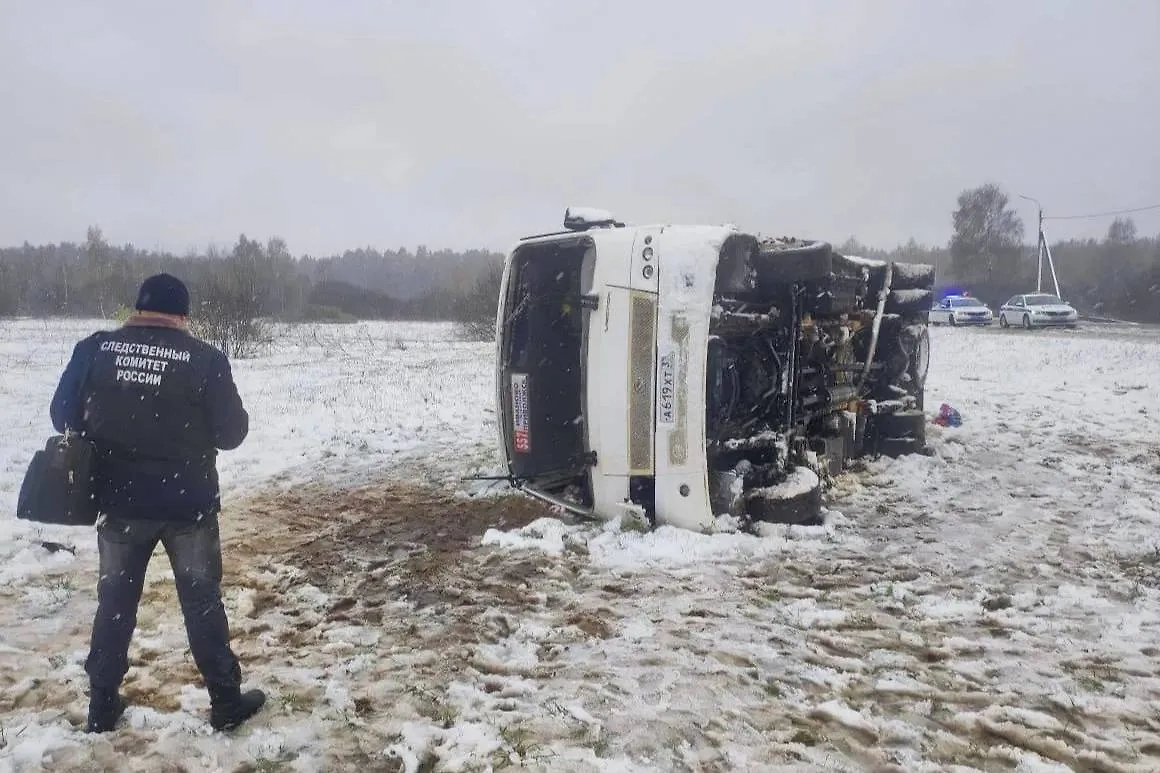 Место ДТП с участием автобуса. Обложка © Telegram / СУ СК России по Ивановской области