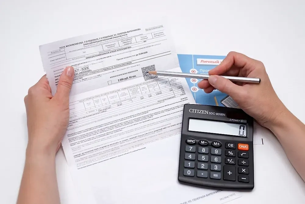 Счета ЖКХ. Обложка © Shutterstock / FOTODOM / igorykor