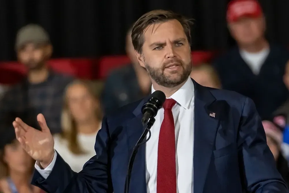 Обложка © Shutterstock / FOTODOM / Phil Mistry