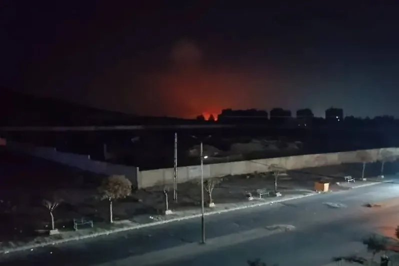 Взрывы в Сирии. Обложка © X / HassounMazen