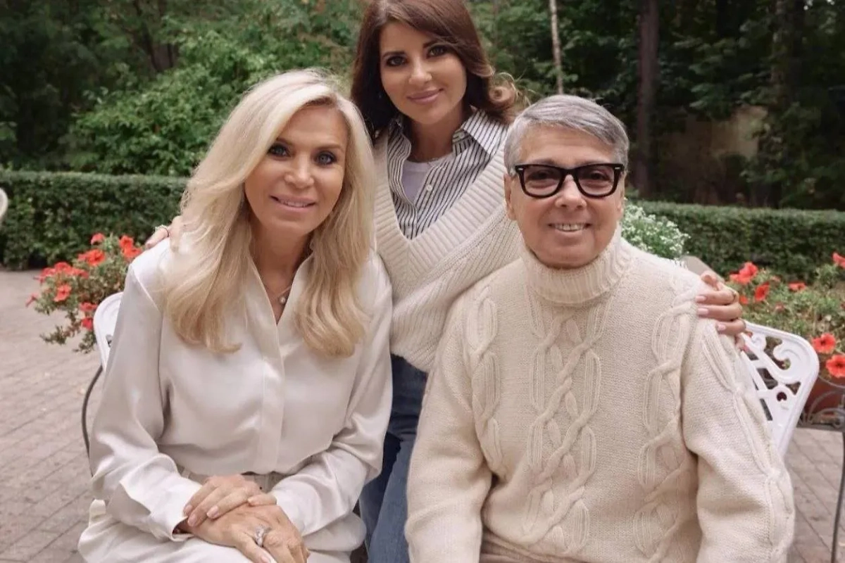 Марина Юдашкина с мужем и дочкой. Обложка © Instagram (соцсеть запрещена в России, принадлежит признанной экстремистской корпорации Meta) / marinayudashkina