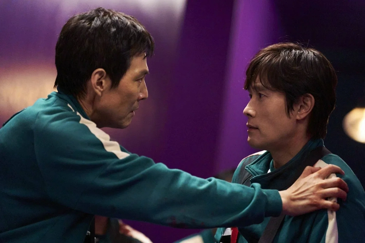 Корейский шедевр, который захватил весь мир, — «Игра в кальмара». Фото © Кадр из сериала «Игра в кальмара», режиссёр Хван Дон Хёк, сценарист Хван Дон Хёк / Kinopoisk