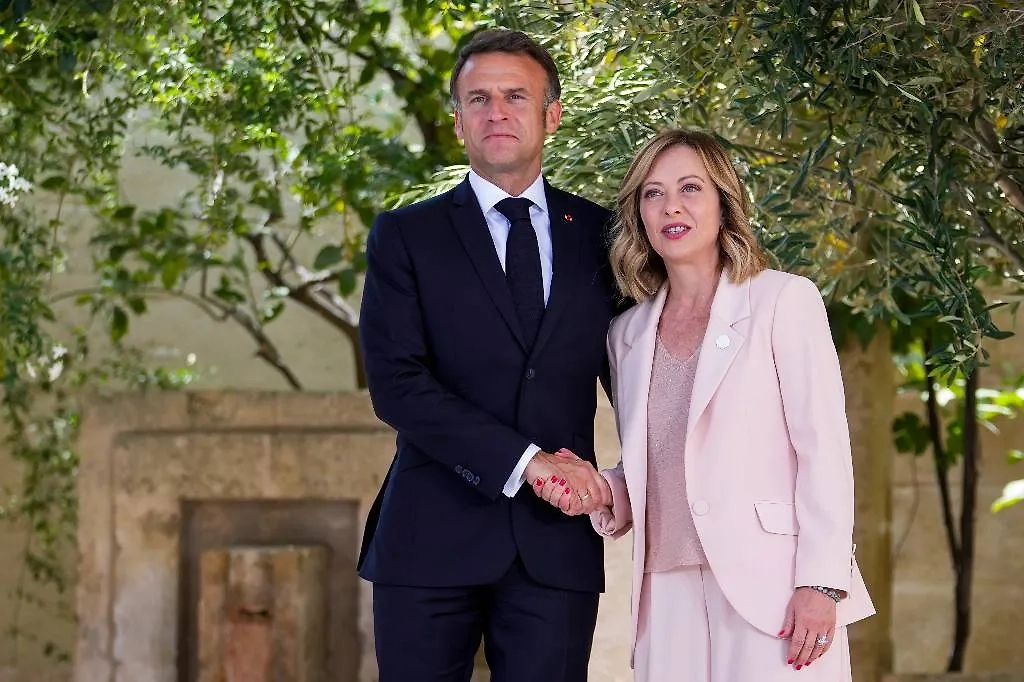 Эмманюэль Макрон и Джорджа Мелони. Обложка © ТАСС / AP / Luca Bruno