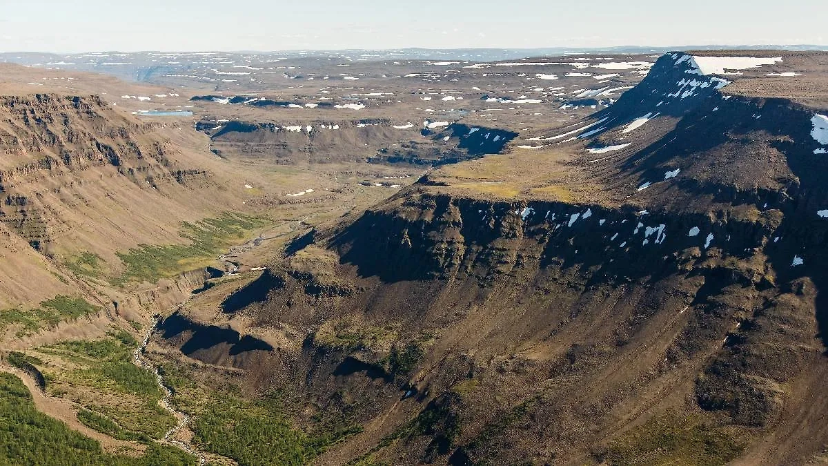 Зайдём с козырей — тут вы увидите такую величественную природу, которой нет ни в Европе, ни в Америке. Фото © Shutterstock / FOTODOM / Alex Der Ant