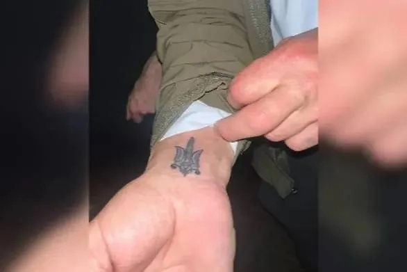 Тату Шона Пенна. Фото © Facebook (признан экстремистской организацией и запрещён на территории Российской Федерации) / leshchenko.ukraine