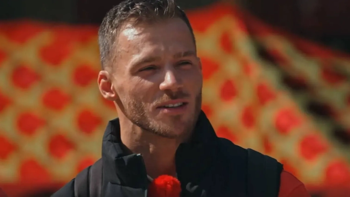 Один из участников «Сокровищ императора» — Олег Майами. Фото © RuTube / Cокровища императора Сокровища императора