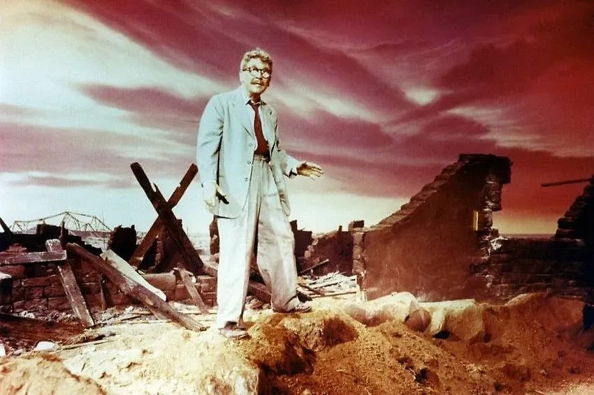 «Сумеречная зона» — бессмертная классика, воспетая в песнях группы Iron Maiden. Фото © Кадр из сериала «Сумеречная зона», режиссёры Джон Брам, Дуглас Хэйс, Базз Кьюлик и др., сценаристы Чарльз Бомонт, Эрл Хэмнер мл., Монтгомери Питтман и др. / Kinopoisk