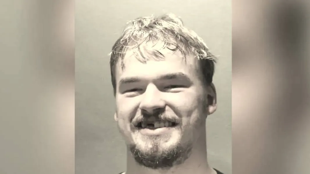 Хоккеист Александр Алексеев при задержании. Обложка © Полиция круга Арлингтон