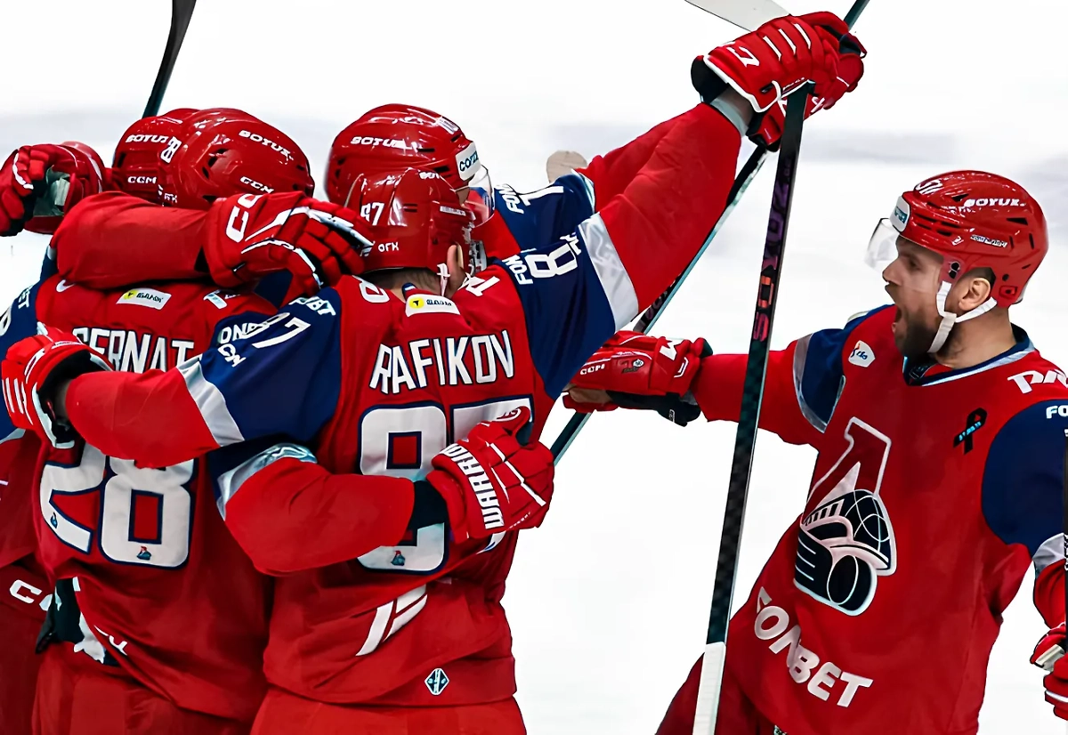 «Локомотив» впервые выиграл Кубок Гагарина. Обложка © Telegram / Хоккейный клуб «Локомотив»