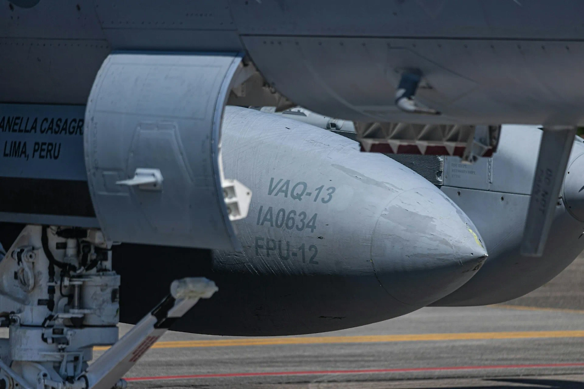 Авиабомба. Обложка © unsplash.com / Ryuno