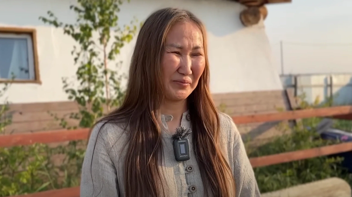 Анна Софронеева (Кыталык) — шаманка из Якутии. Она живёт в столице Республики Саха. Фото © YouTube / Из первых уст