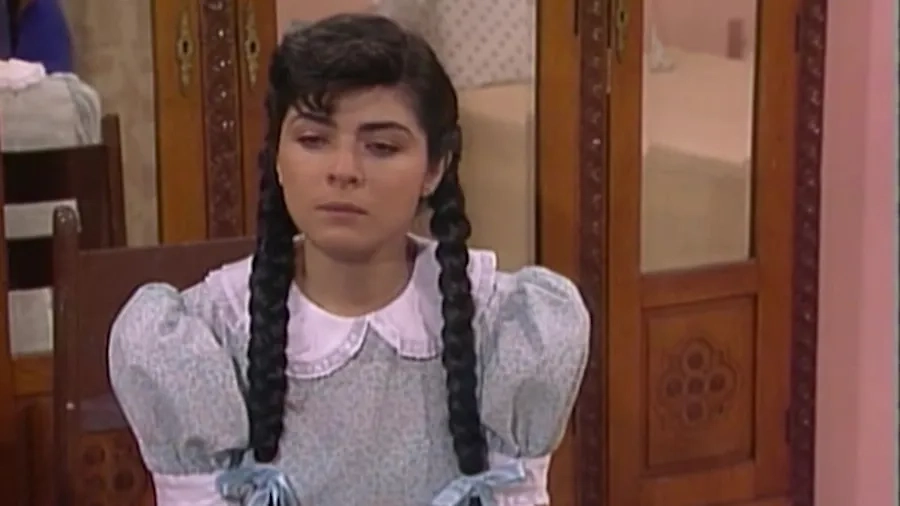 «Просто Мария» влюбила в себя зрительниц всех возрастов и профессий. Фото © Кадр из сериала «Просто Мария», режиссёр Артуро Рипстейн, Беатрис Шеридан, сценарист Карлос Ромеро и др. / Kinopoisk