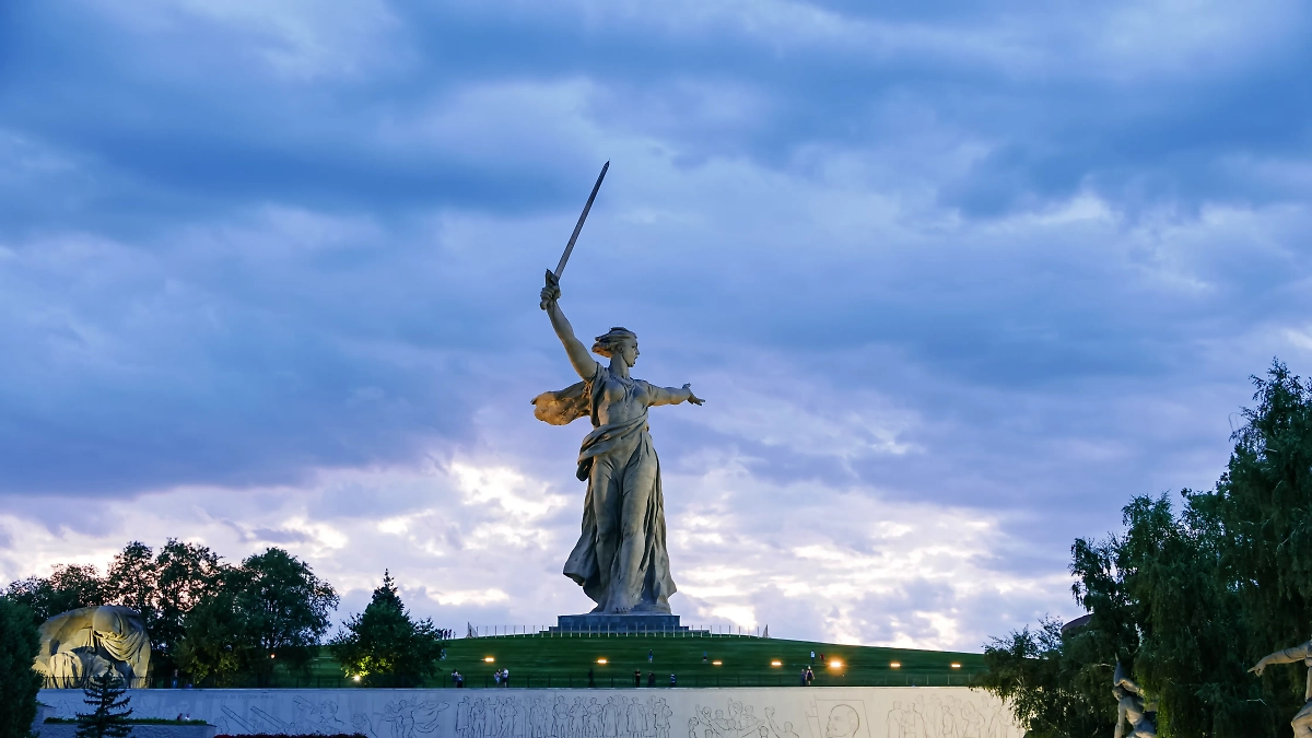 Обложка © Shutterstock / FOTODOM / Collection Maykova