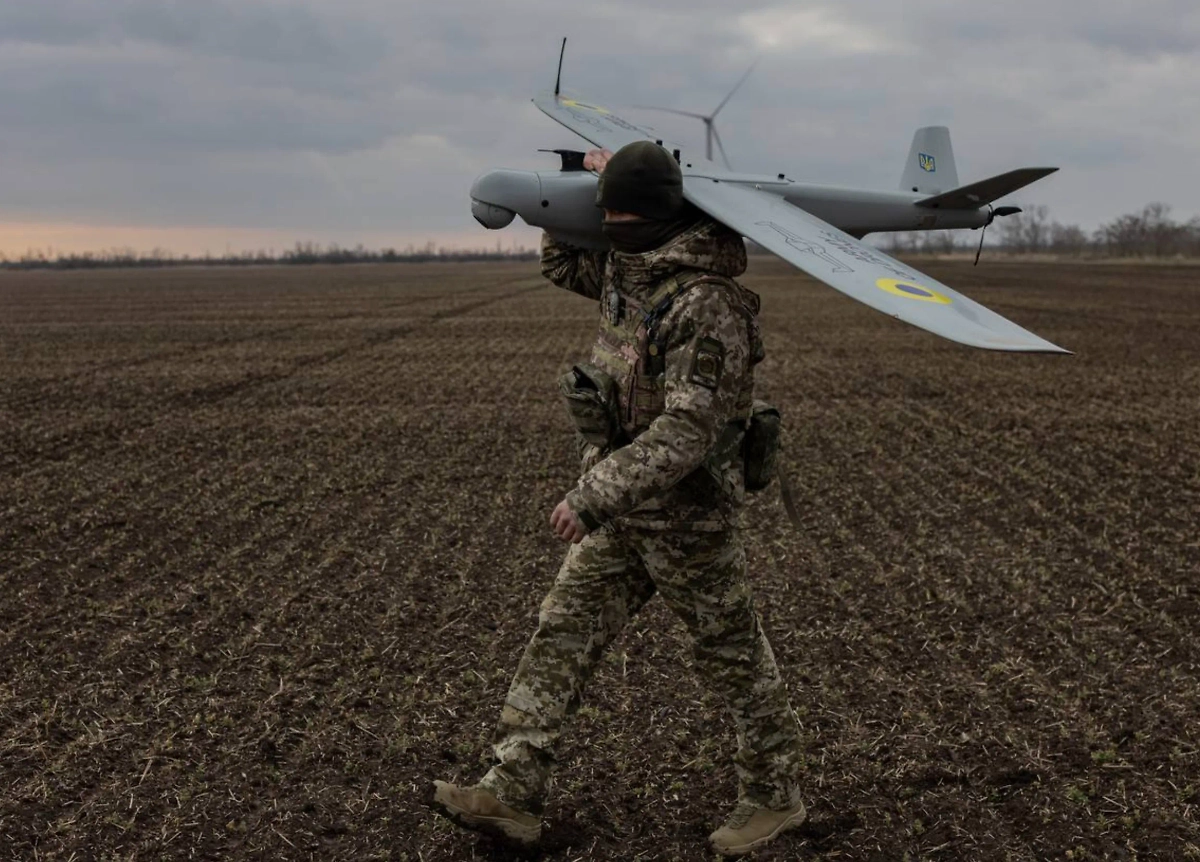 Солдат ВСУ с дроном. Обложка © president.gov.ua