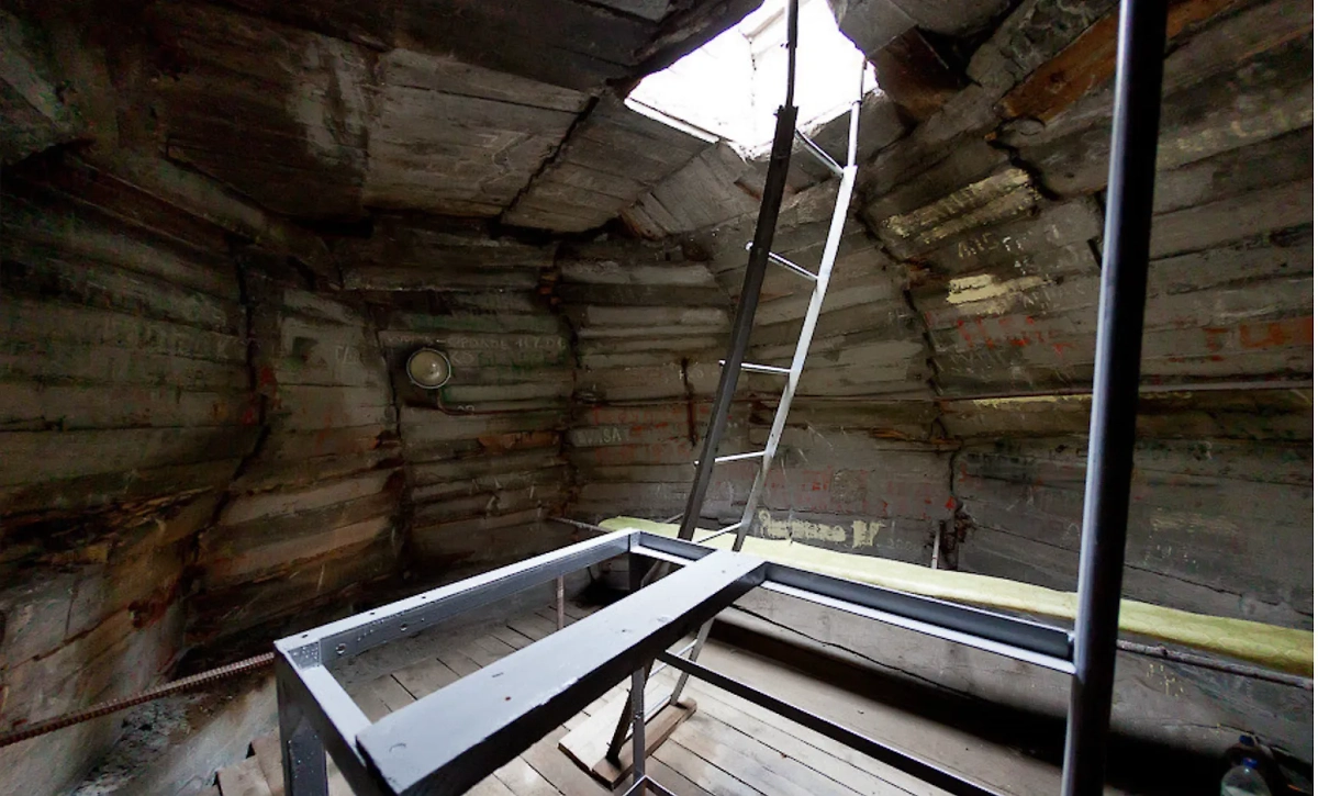 Площадка в голове монумента, где нашли мёртвого мужчину. Обложка © livejournal / sergeydolya