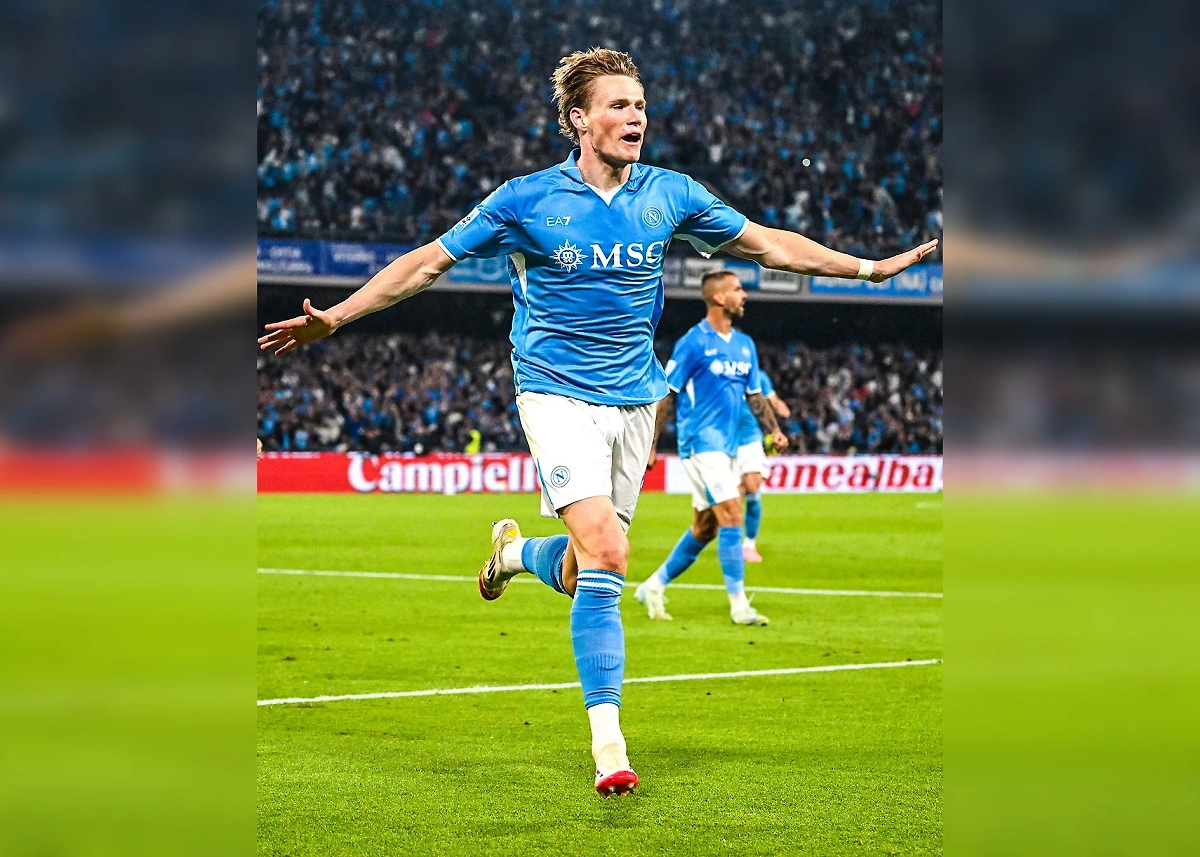 Скотт Мактоминей стал чемпионом Италии. Обложка © X / Official SSC Napoli