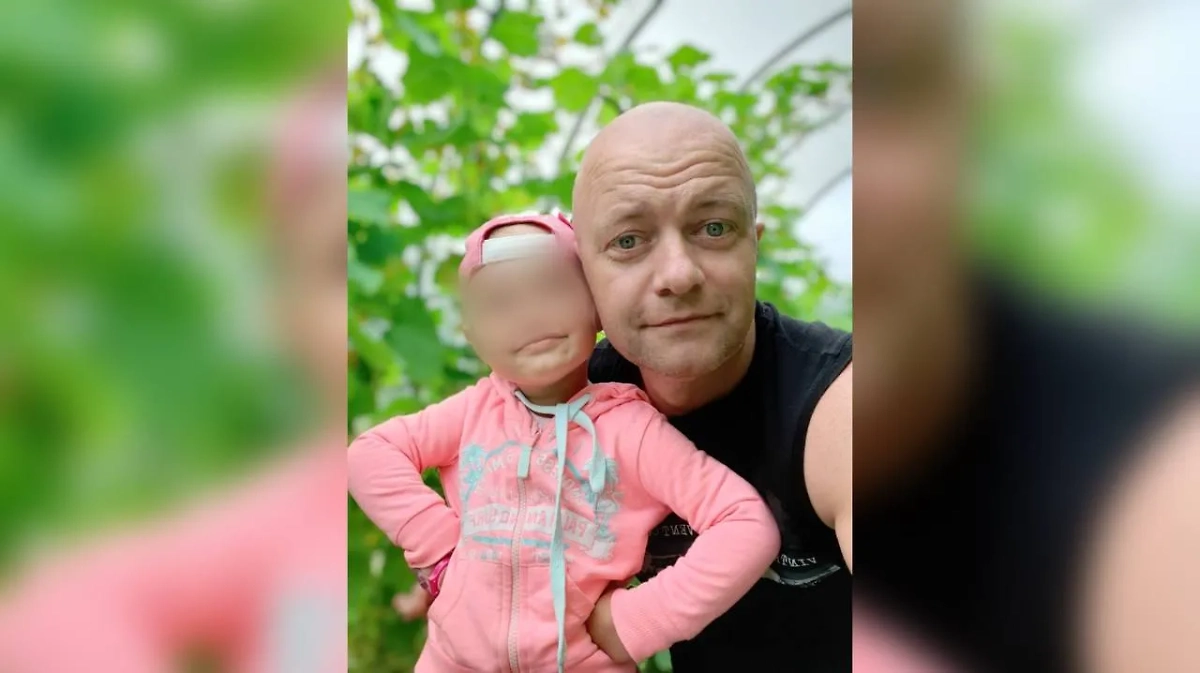 Злата Нелюбова с отцом. Фото © VK / ГУФССП России по г.Санкт-Петербургу